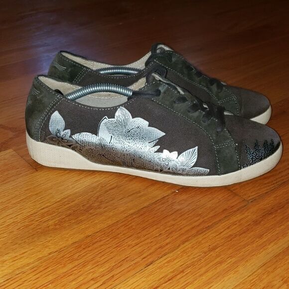 Dansko Black canvas Sneakers - Picture 1 of 9